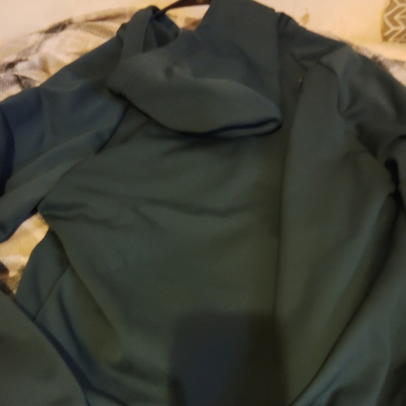 Nike Men's Green and Cream Sweater - Picture 5 of 6